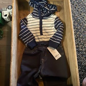 Carter's 2 piece infant stretch jeans and hooded onesie sz 6 mos